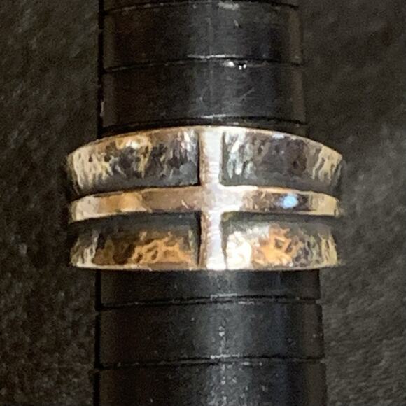 James Avery Ring Retired Rare Sterling Silver Wide Cross Size 9 - Picture 1 of 7